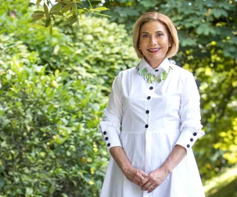 Dr Mary English