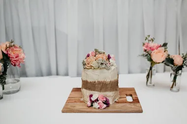 The supermarket cake that saved this wedding day