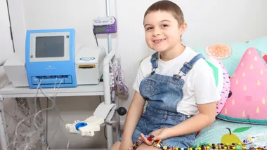Kiwi girl loses both kidneys in cancer battle