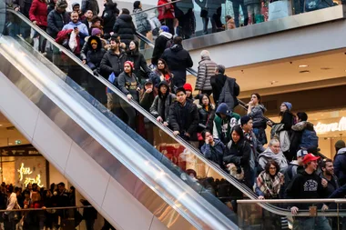 This random act of kindness during savage Boxing Day sales will warm your heart