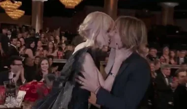 Nicole Kidman and Keith Urban share the weirdest kiss at the Golden Globes and we can’t stop watching