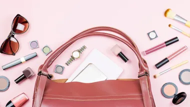 The beauty products you should always keep in your handbag
