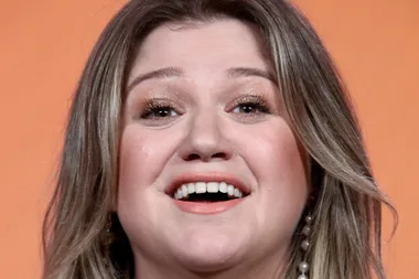 Kelly Clarkson just admitted she smacks her kids and people aren’t happy