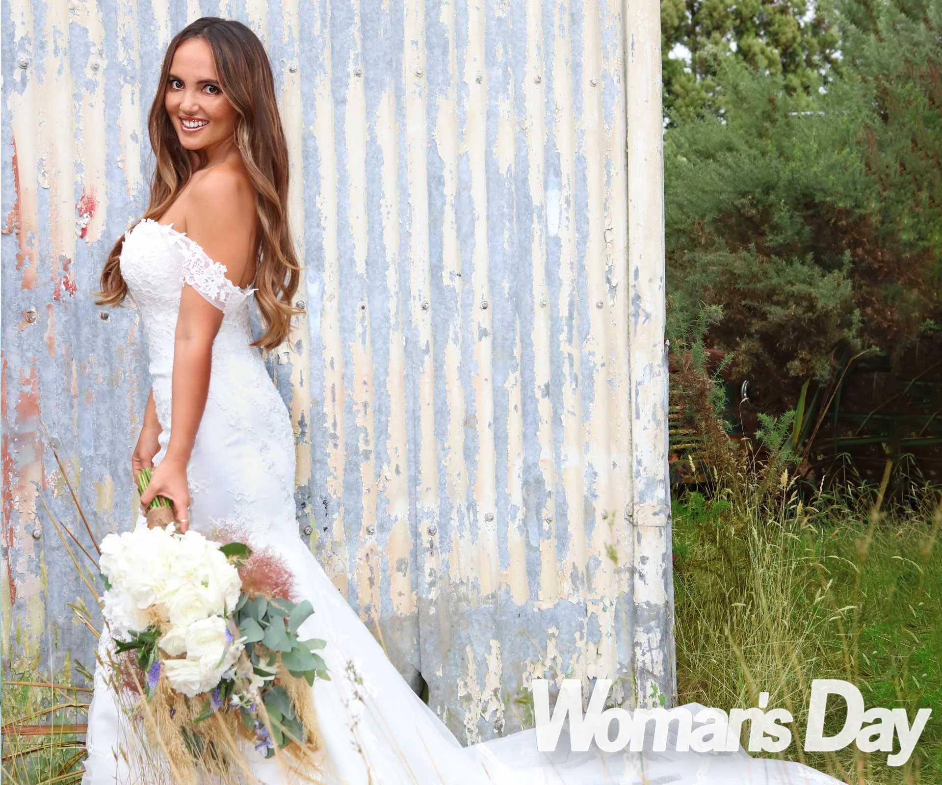 Claudia included toetoe in her bouquet as a touching tribute to her late father.