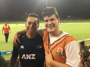 Student takes a $50,000 one-handed catch at Twenty20 match