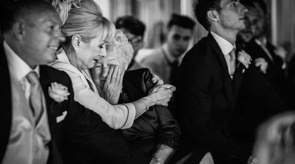 The emotional wedding photo that won an award