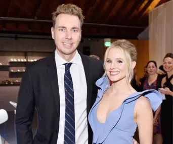 Kristen Bell reminds everyone love is not dead with perfectly timed wedding photo
