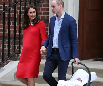 Duchess Kate greeting her public five hours after giving birth is beyond impressive