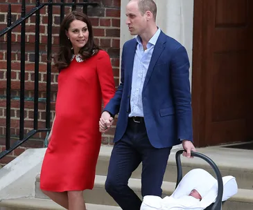 Duchess Kate greeting her public five hours after giving birth is beyond impressive