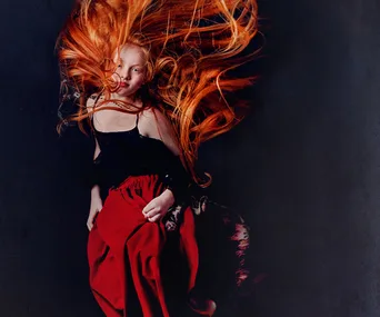 Kiwi photographer spreads anti-bullying message by photographing redheads in their crowning glory