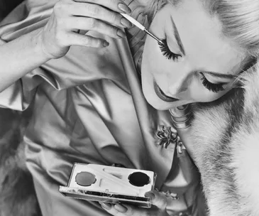 10 tips on wingtips: How to apply liquid eyeliner