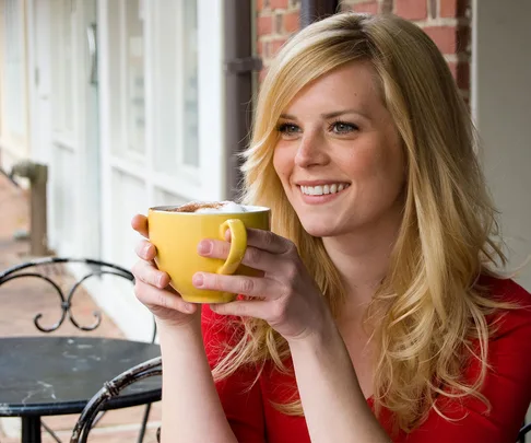 woman drinking coffee