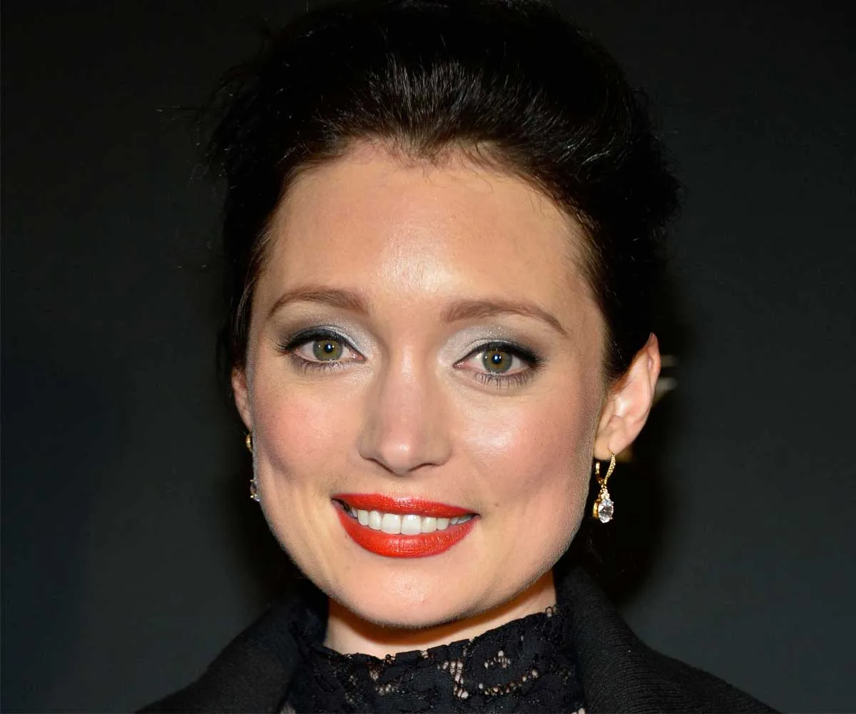 Westside actress Antonia Prebble gets engaged to her co-star