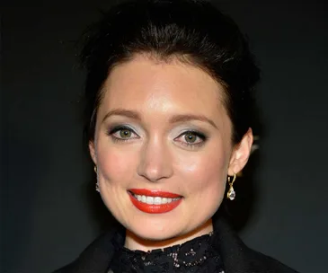 Westside actress Antonia Prebble gets engaged to her co-star