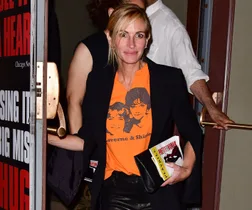 Julia Roberts delights theatregoers by making a surprise appearance at Pretty Woman: The Musical