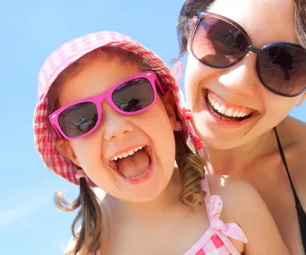 Happy mother and child - apps that make life easier