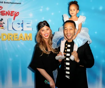 Chrissy Teigen has a genius way of making her daughter eat her dinner