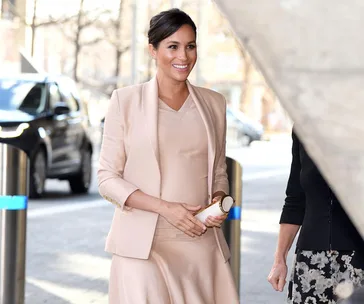 meghan markle pregnant national theatre