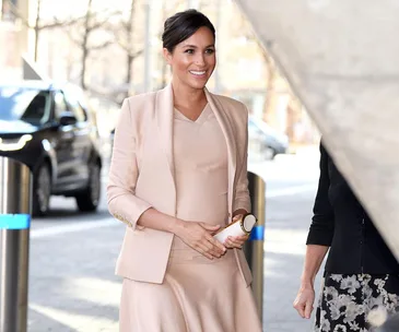 meghan markle national theatre pregnant