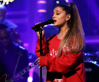 ariana grande singing 