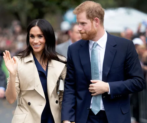 meghan markle and prince harry waving