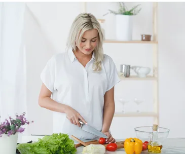 woman chopping vegetables