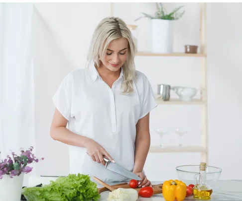 woman chopping vegetables