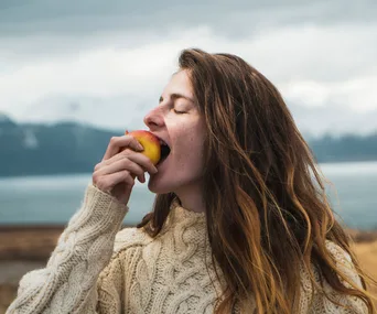 woman eating an apple