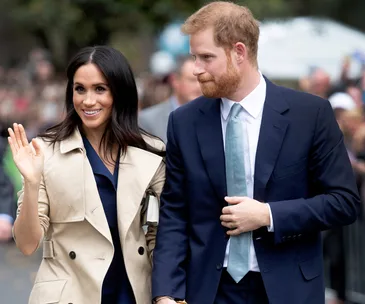 meghan markle waving and prince harry