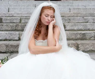 Bride quits job to plan wedding and asks fiance to get second job