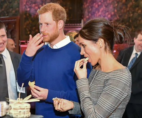 prince harry and meghan markle eating