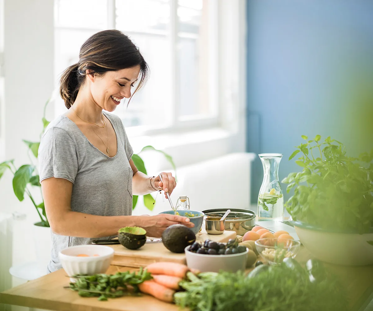 woman preparing healthy food in her kitchen