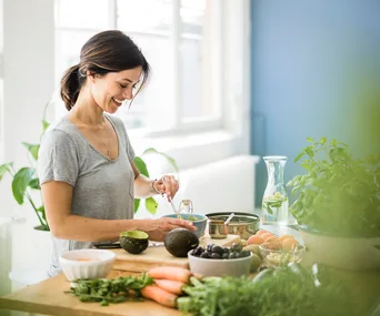 woman preparing healthy food in her kitchen