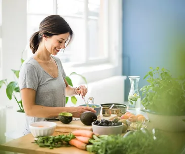 woman preparing healthy food in her kitchen