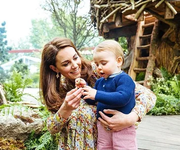 kate middleton and prince louis garden