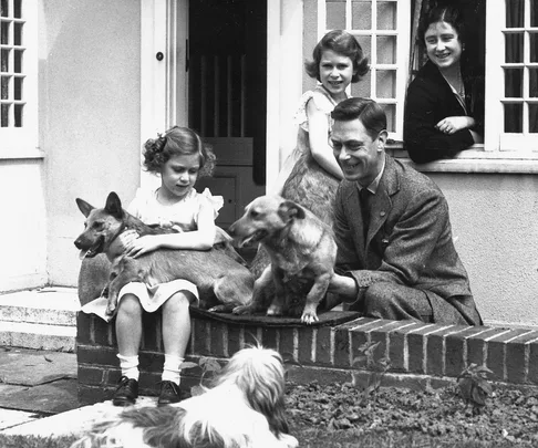 Queen Mother, King George VI, princess Margaret and Elizabeth 1936.