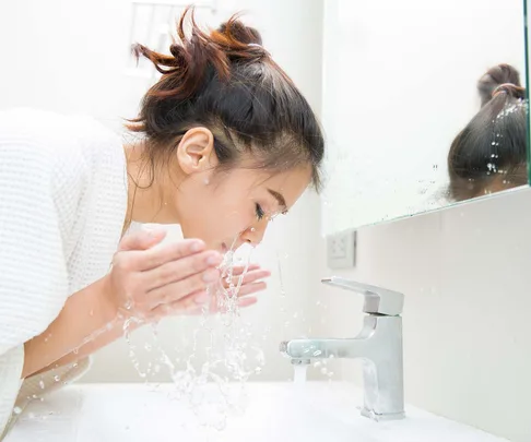 acne and exfoliating - does it make your skin worse?