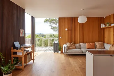 This holiday home provides a spectacular entertaining space with 180-degree views across Raglan Harbour