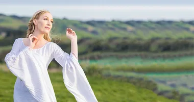 Meet the Kiwi Kate Bush