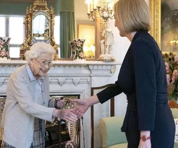 Why this alarming detail in The Queen’s latest appearance has royal fans worried