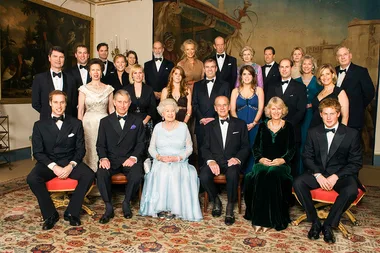 5 memorable moments of Queen Elizabeth II with her grandchildren and great grandchildren
