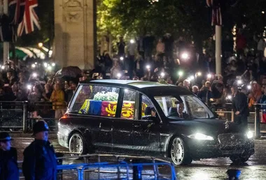 The royals reunite as The Queen’s coffin arrives at Buckingham Palace to a crowd of thousands