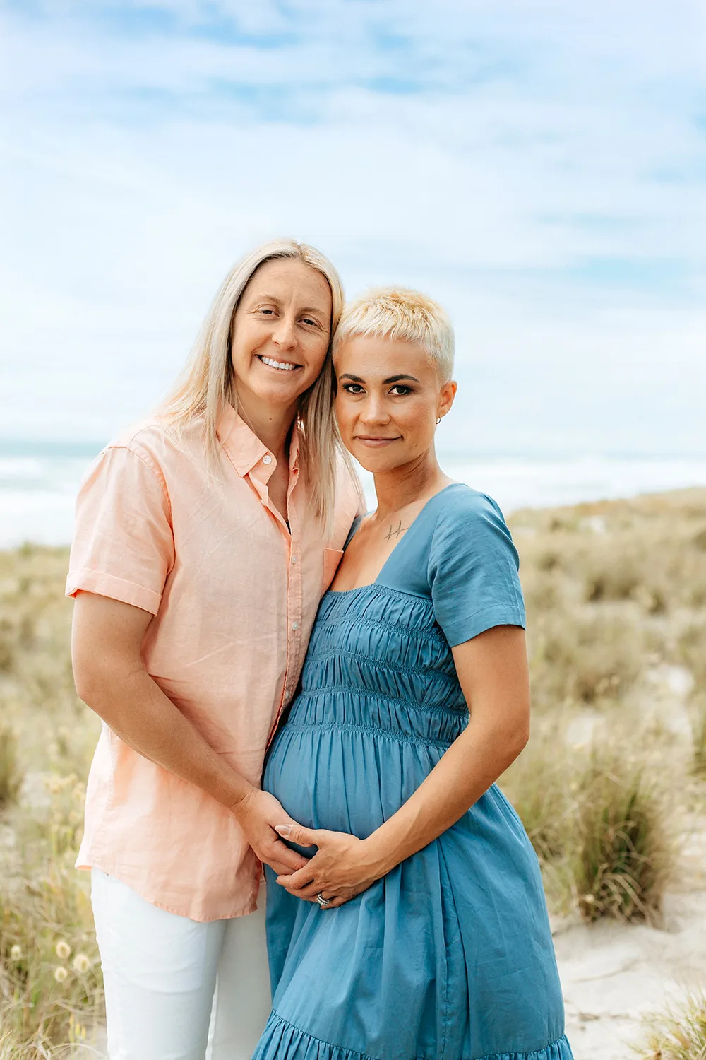 Kelly Brazier and wife Tahlia showing of the pregnant baby belly
