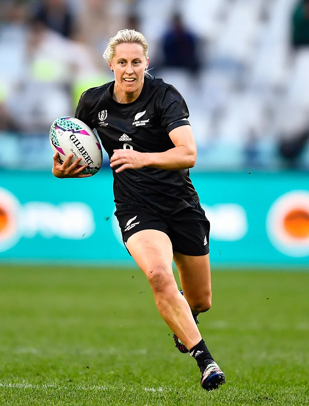 Kelly Brazier in action for the Black Ferns