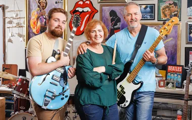Rock ‘n’ roll momma! Kiwi mum a smash hit