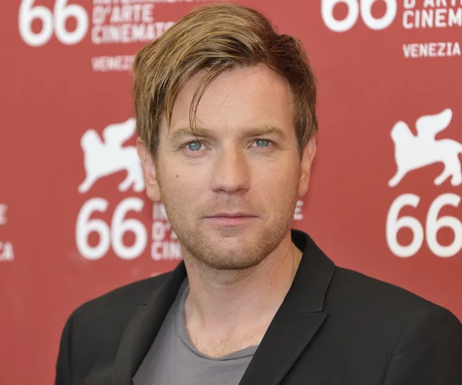 Person posing at red carpet event with "66 Mostra Internazionale d’Arte Cinematografica" banner in background.