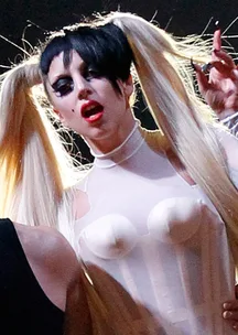 Lady Gaga raises 250k for Japan