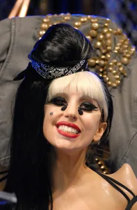 Lady Gaga sleeps in full makeup