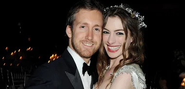 Anne Hathaway ties the knot