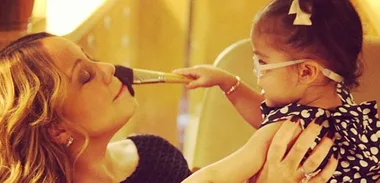 Mariah Carey’s little makeup artist